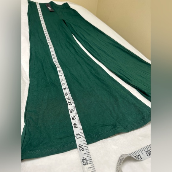 NWT: Wide leg Lulu’s green trousers ✨ - Picture 2 of 7